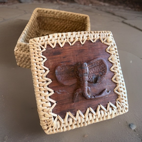 Elephantito Other - Vintage Wood Carved Elephant Head Basket Box w/Lid, 6"square 3"Tall